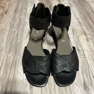 Gabor Women's Comfort Sandals Black with Velcro Closure‎ Ankle Strap. NWT Size 8